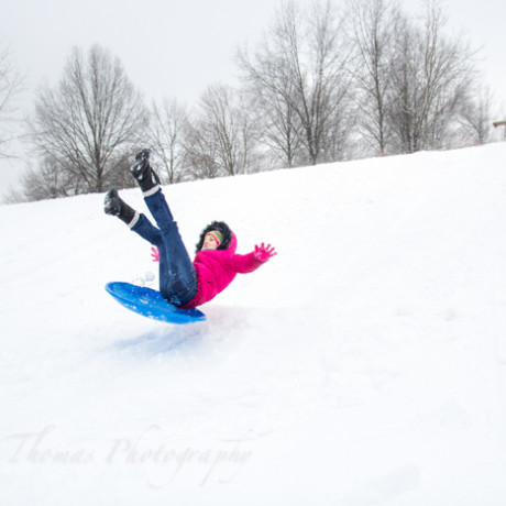 photo kid sledding
