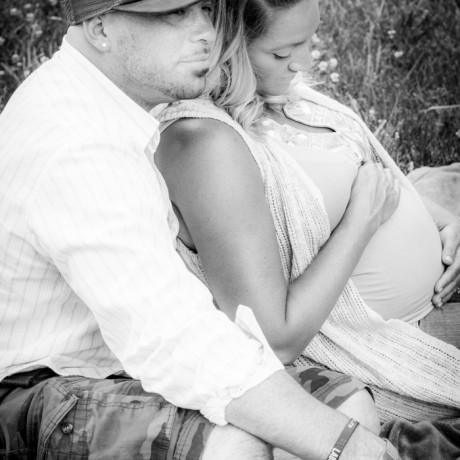 photo maternity family black and white